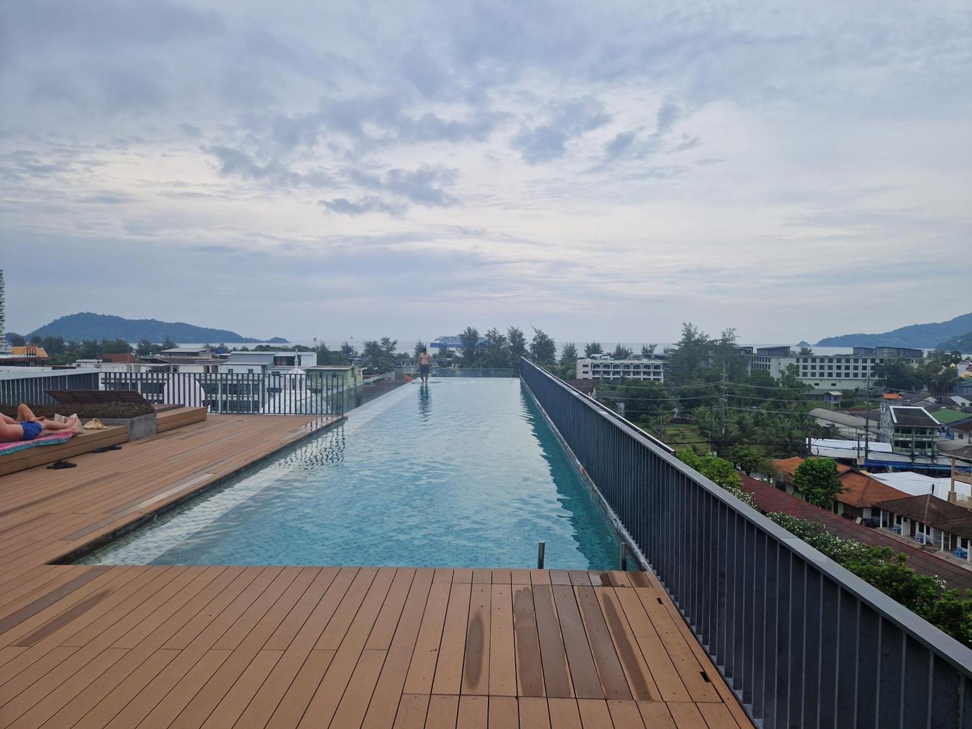 The Deck 4th Fl Pool View Apartment Patong