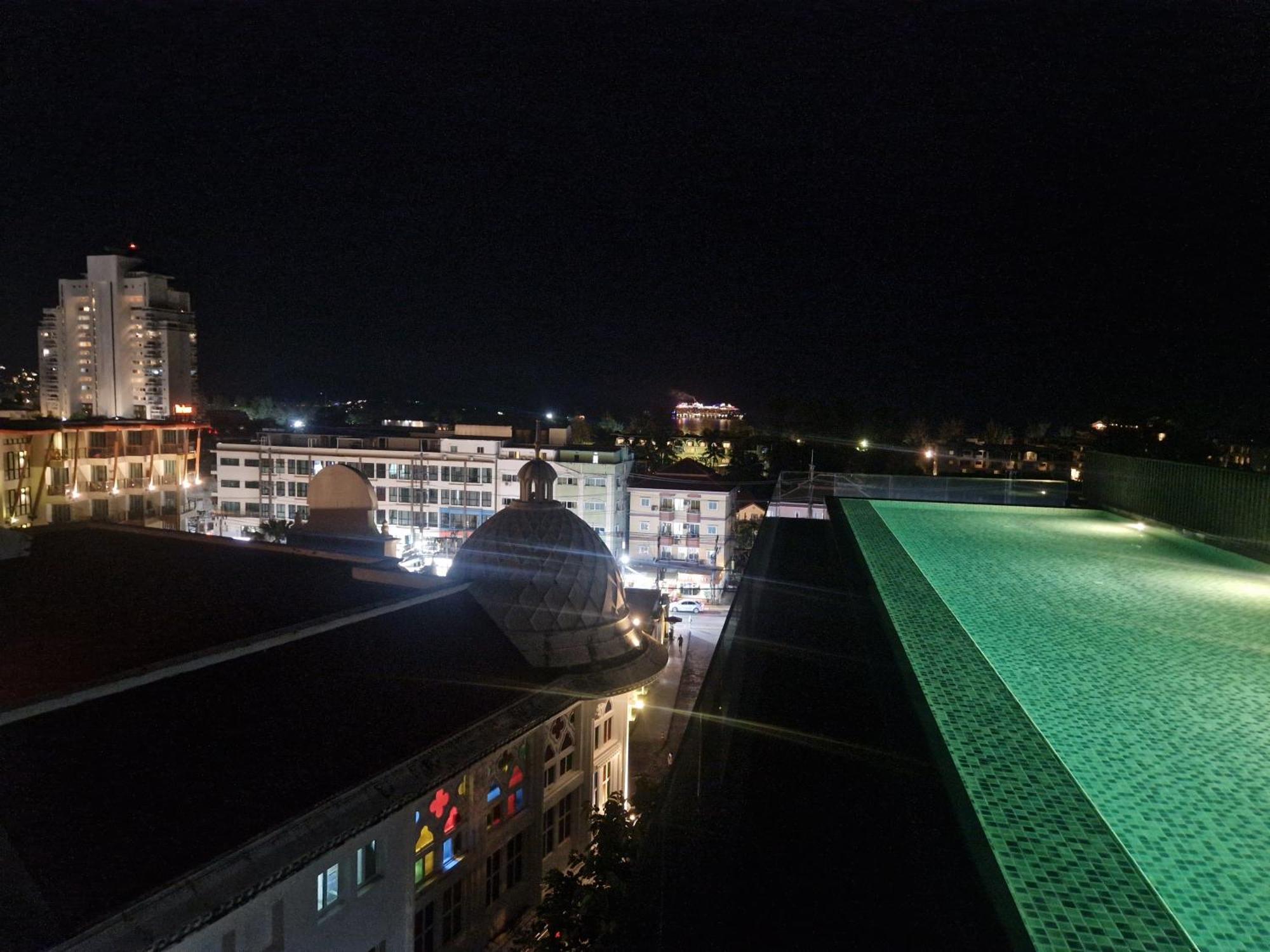 The Deck 4th Fl Pool View Apartment Patong
